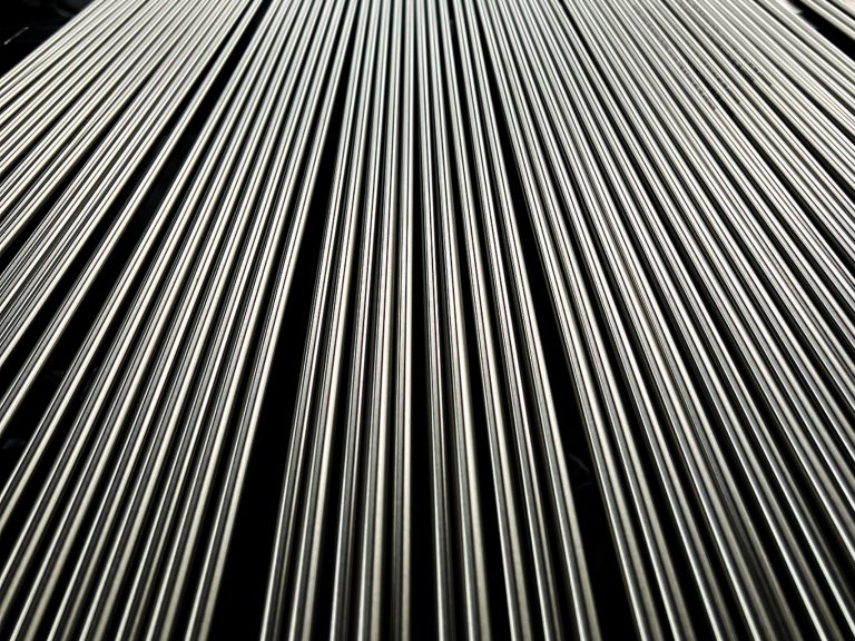 Capillary Tube vs Seamless Pipe-1